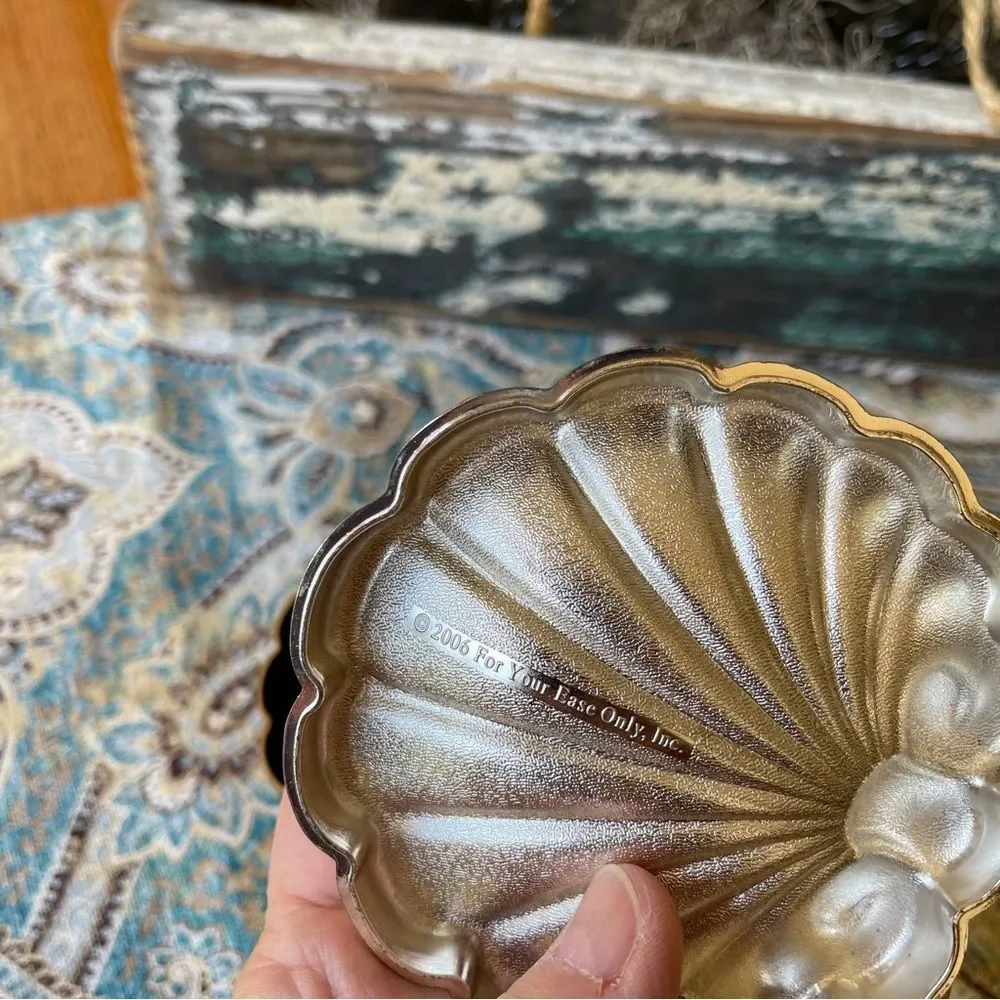 Metal Scallop Shell Trinket Box Vintage Silver Tone Velvet Lined Coastal Decor